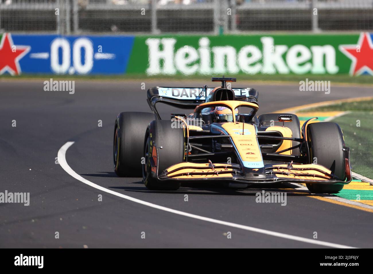 Albert Park, Melbourne, Victoria, Australien. 08. April 2022. FIA Formel-1-Weltmeisterschaft 2022 - Formel 1 Rolex großer Preis von Australien - Daniel Ricciardo (Australien ) Rennen für das McLaren-F1 Team mit dem (3) Mercedes MCL36 während des Trainings für das dritte Rennen der FIA Formel-1-Weltmeisterschaft 2022-Bildquelle: brett keating/Alamy Live News Stockfoto