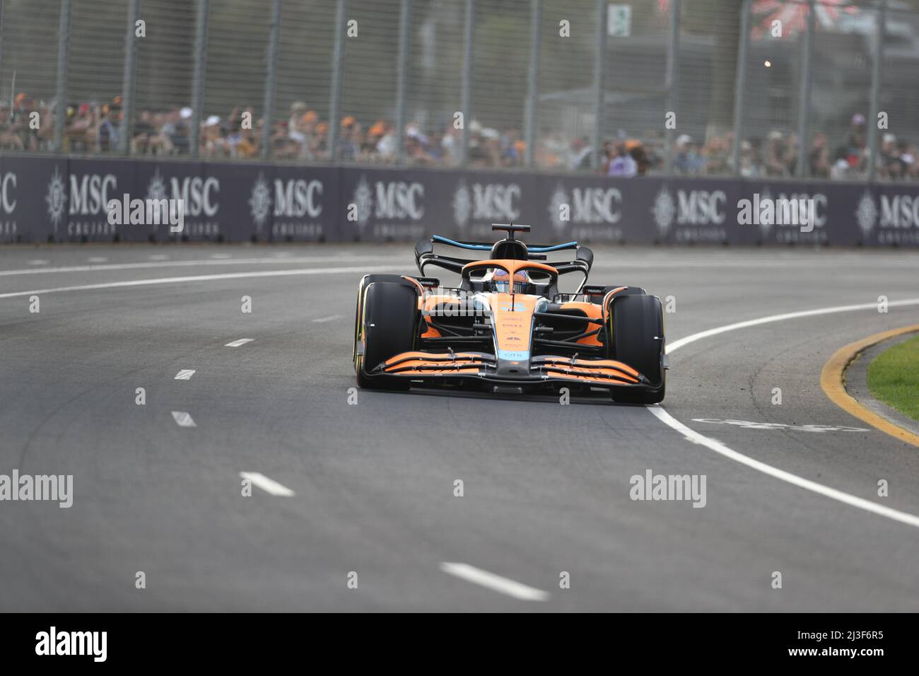 Albert Park, Melbourne, Victoria, Australien. 08. April 2022. FIA Formel-1-Weltmeisterschaft 2022 - Formel 1 Rolex großer Preis von Australien - Daniel Ricciardo (Australien ) Rennen für das McLaren-F1 Team mit dem (3) Mercedes MCL36 während des ersten Trainings für das dritte Rennen der FIA Formel-1-Weltmeisterschaft 2022-Bildquelle: brett keating/Alamy Live News Stockfoto