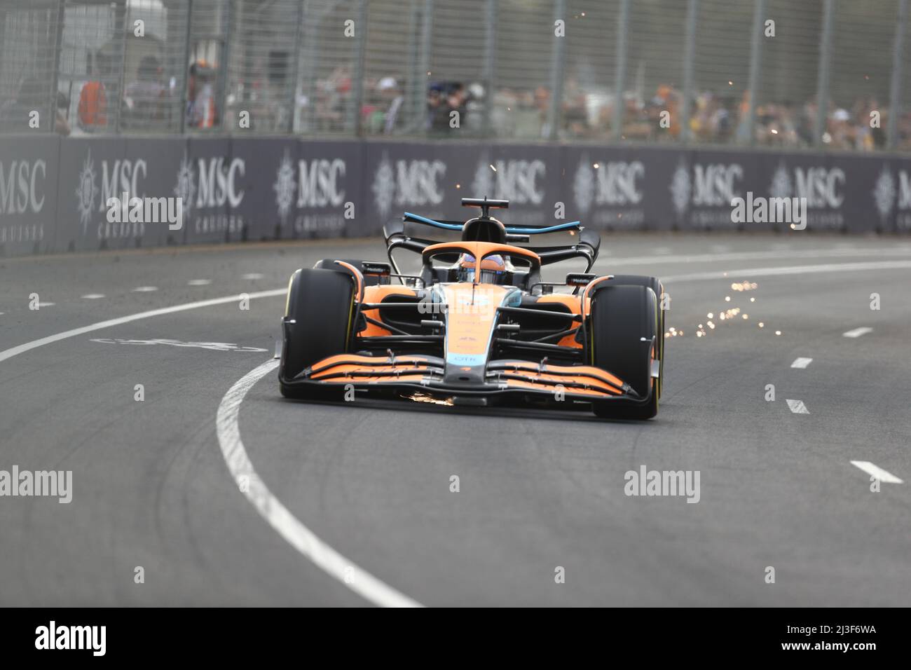 Albert Park, Melbourne, Victoria, Australien. 08. April 2022. FIA Formel-1-Weltmeisterschaft 2022 - Formel 1 Rolex großer Preis von Australien - Daniel Ricciardo (Australien ) Rennen für das McLaren-F1 Team mit dem (3) Mercedes MCL36 während des Trainings für das dritte Rennen der FIA Formel-1-Weltmeisterschaft 2022-Bildquelle: brett keating/Alamy Live News Stockfoto