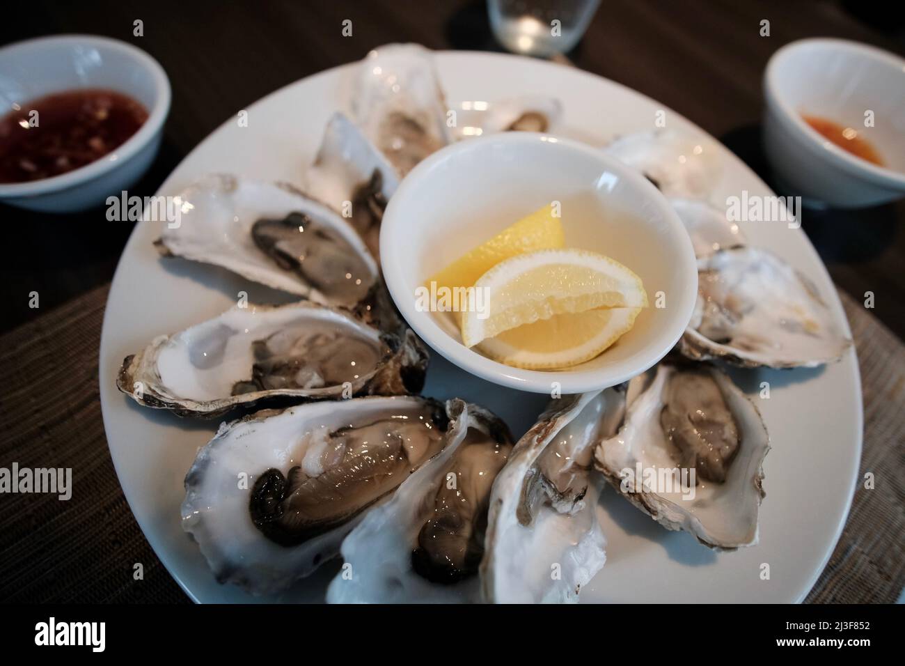 Mittagsbuffet Raw Oysters im J W Marriott Cafe JW Marriott Hotel, 4 Sukhumvit Rd, Khwaeng Khlong Toei, Khlong Toei, Bangkok Thailand Stockfoto
