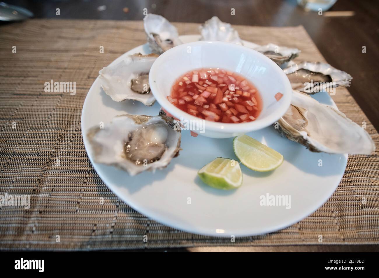 Mittagsbuffet Raw Oysters im J W Marriott Cafe JW Marriott Hotel, 4 Sukhumvit Rd, Khwaeng Khlong Toei, Khlong Toei, Bangkok Thailand Stockfoto