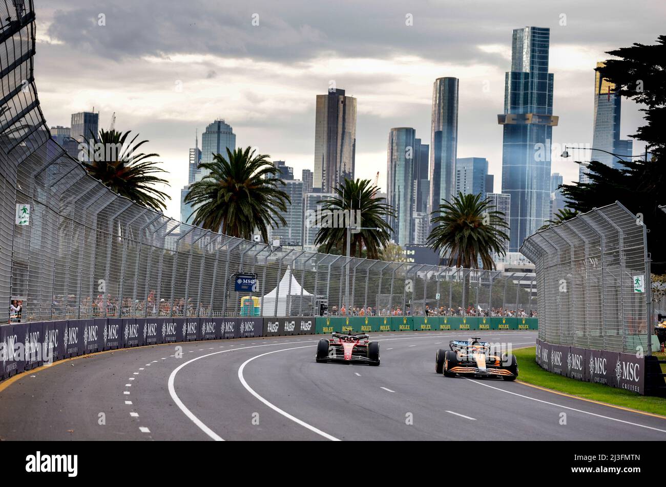 Melbourne, Australien. 8. April 2022. #55 Carlos Sainz (ESP, Scuderia Ferrari), #3 Daniel Ricciardo (AUS, McLaren F1 Team), F1 Grand Prix von Australien auf dem Melbourne Grand Prix Circuit am 8. April 2022 in Melbourne, Australien. (Foto von HIGH TWO) Quelle: dpa/Alamy Live News Stockfoto