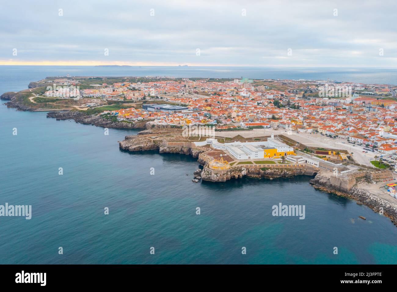 Festung an der Küste oder portugiesischen Stadt Peniche. Stockfoto
