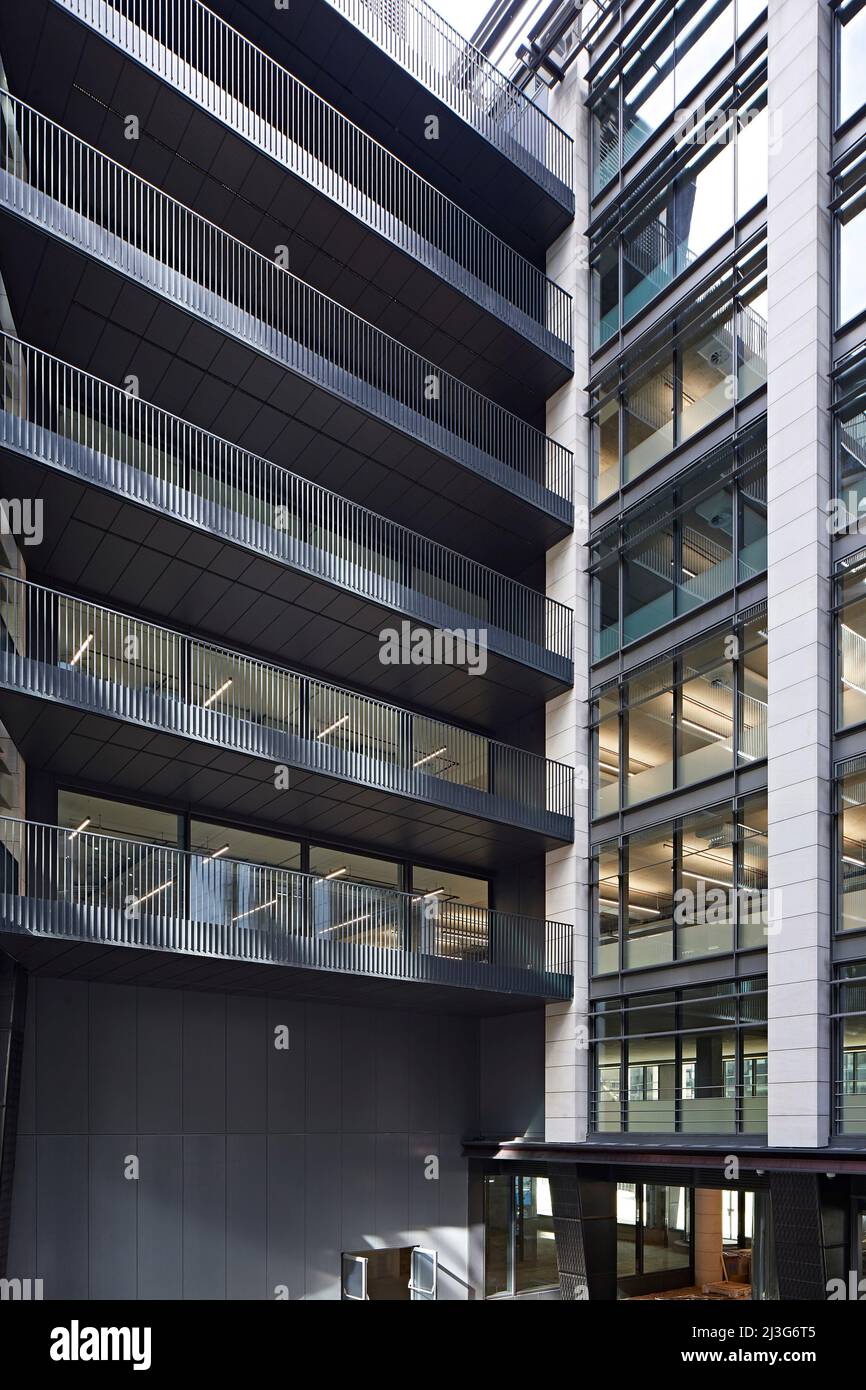 Gebäudefuge. 66 Shoe Lane, London, Großbritannien. Architekt: Stiff + Trevillion Architects, 2020. Stockfoto