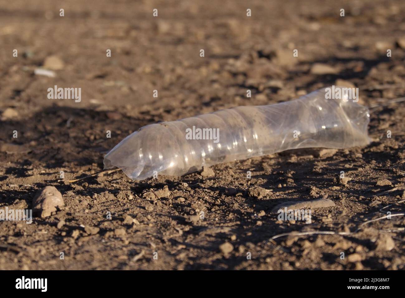 Wasserflasche aus Kunststoff, großer Teil des Abfalls oder Verschmutzungsproblems. Stockfoto