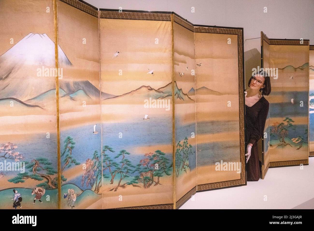 Königliche Sammlung:Japan: Gerichte und Kultur. Schillernde japanische Schätze aus der Königlichen Sammlung werden in der Queens Gallery, Buckingham Palace, ausgestellt. Stockfoto