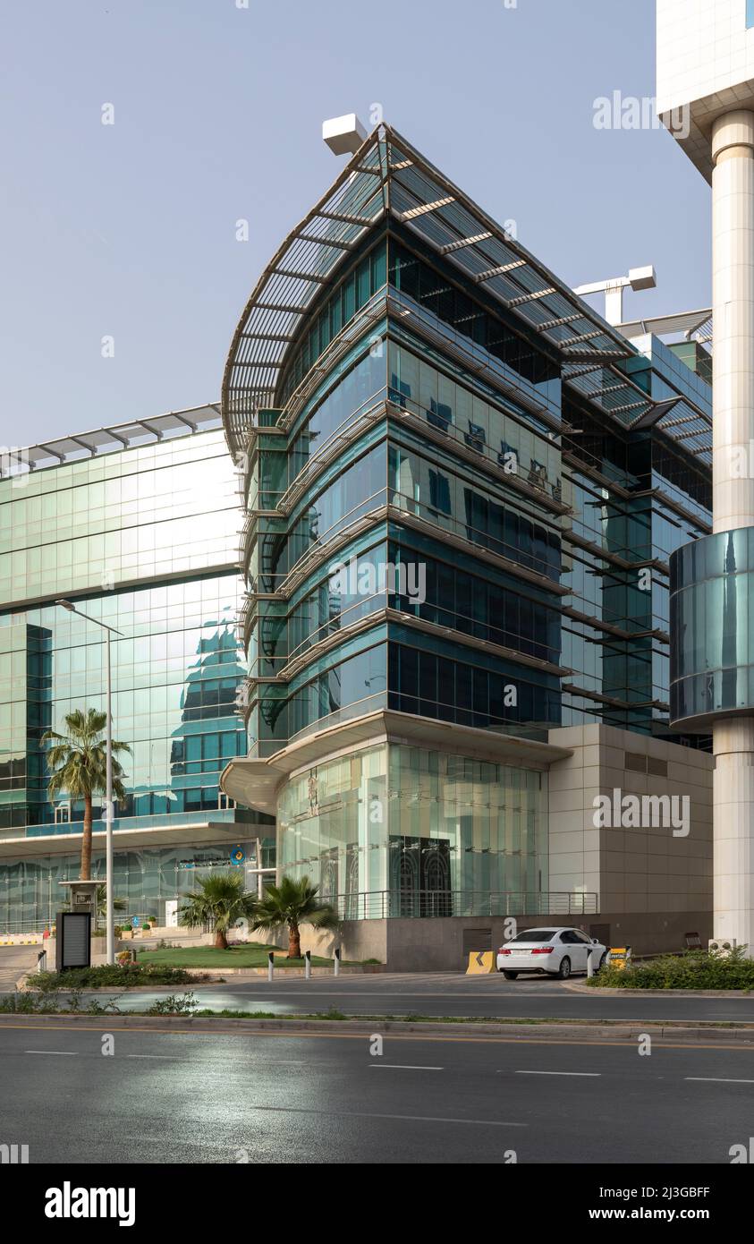 Riad, Saudi-Arabien, 1.. April 2022: Straßenbild von Riad, Olaya Street Stockfoto