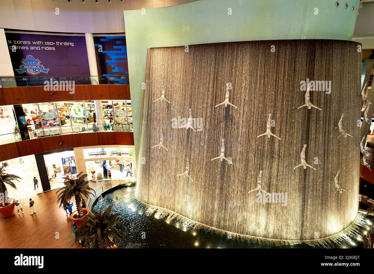 Dubai. VAE. Der Wasserfall in der Dubai Mall Stockfoto