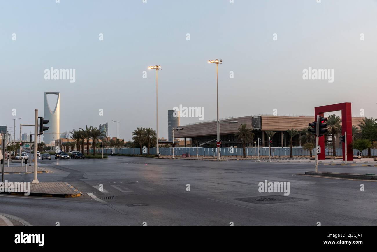 Riad, Saudi-Arabien, 1.. April 2022: Straßenbild von Riad, Olaya Street Stockfoto