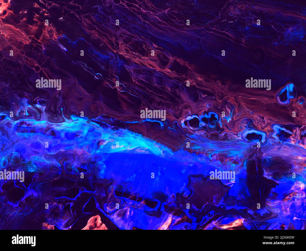 Abstrakte Kunstmalerei in neonblauen und violetten Farben, kreativer handgemalter Hintergrund, Acrylmalerei, Marmorstruktur, flüssige Kunstwerke, abstraktes oc Stockfoto