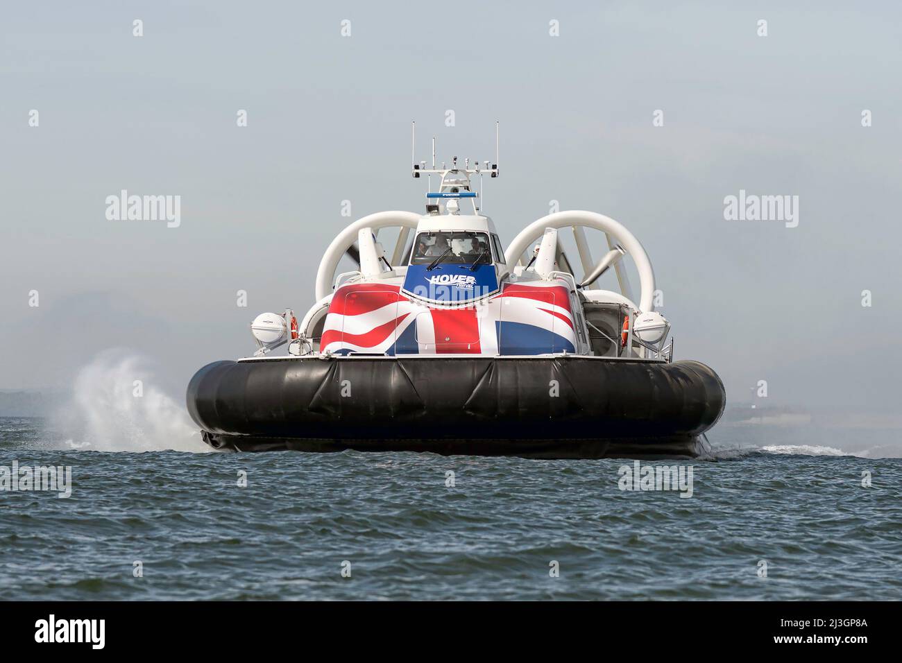 Solent Flyer wird von Hovertravel betrieben und bietet einen Hochgeschwindigkeitsverkehr für Passagiere über den Solent, der Portsmouth und Ryde auf der Isle of Wight verbindet. Stockfoto