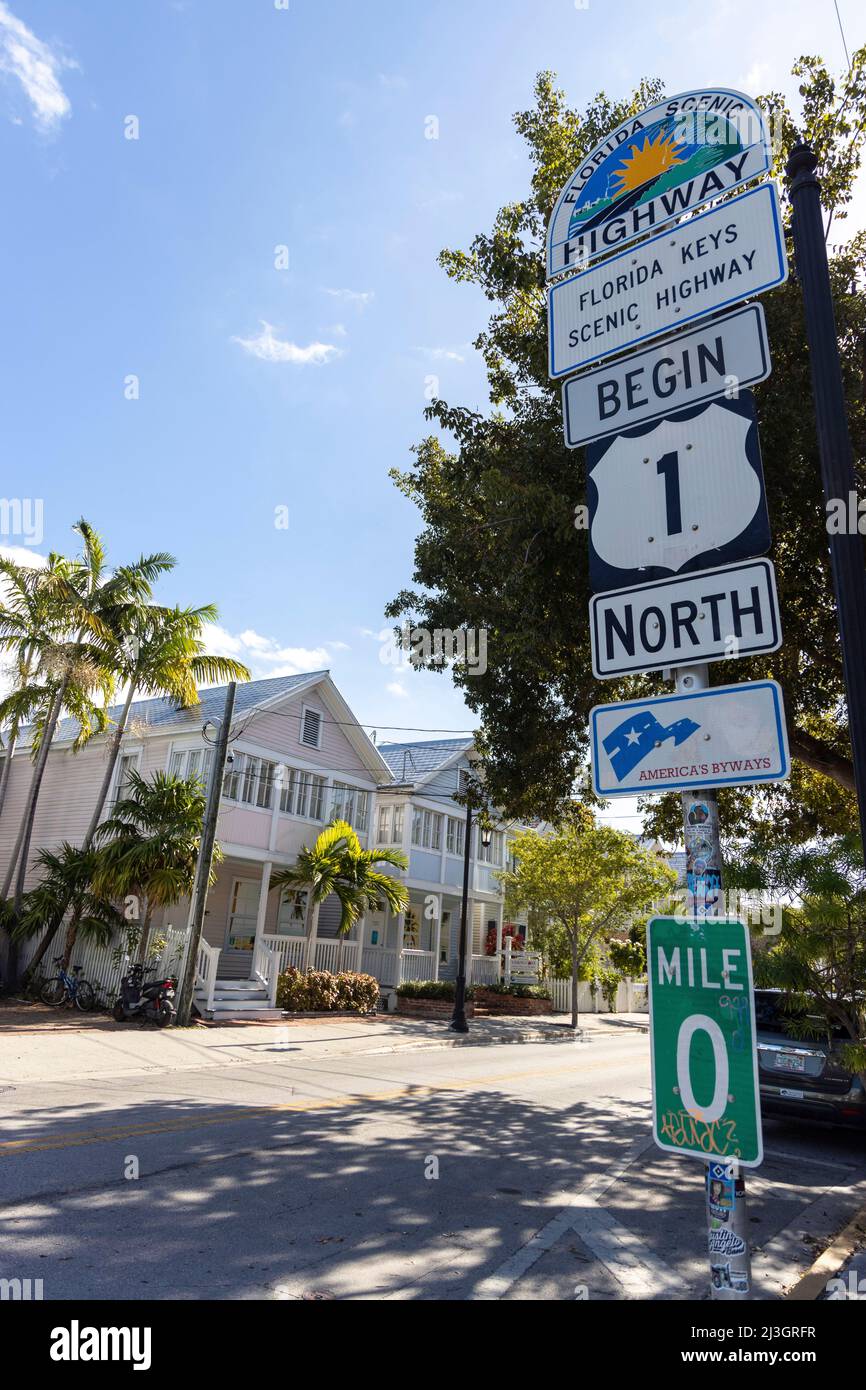 Die Vereinigten Staaten, Florida, Key West, die Keys, Zeichen materialisieren den Mythos der US 1, deren Anfang und Ende, Kilometer Null, die zu einem Touristenviertel von Key West geworden ist Stockfoto