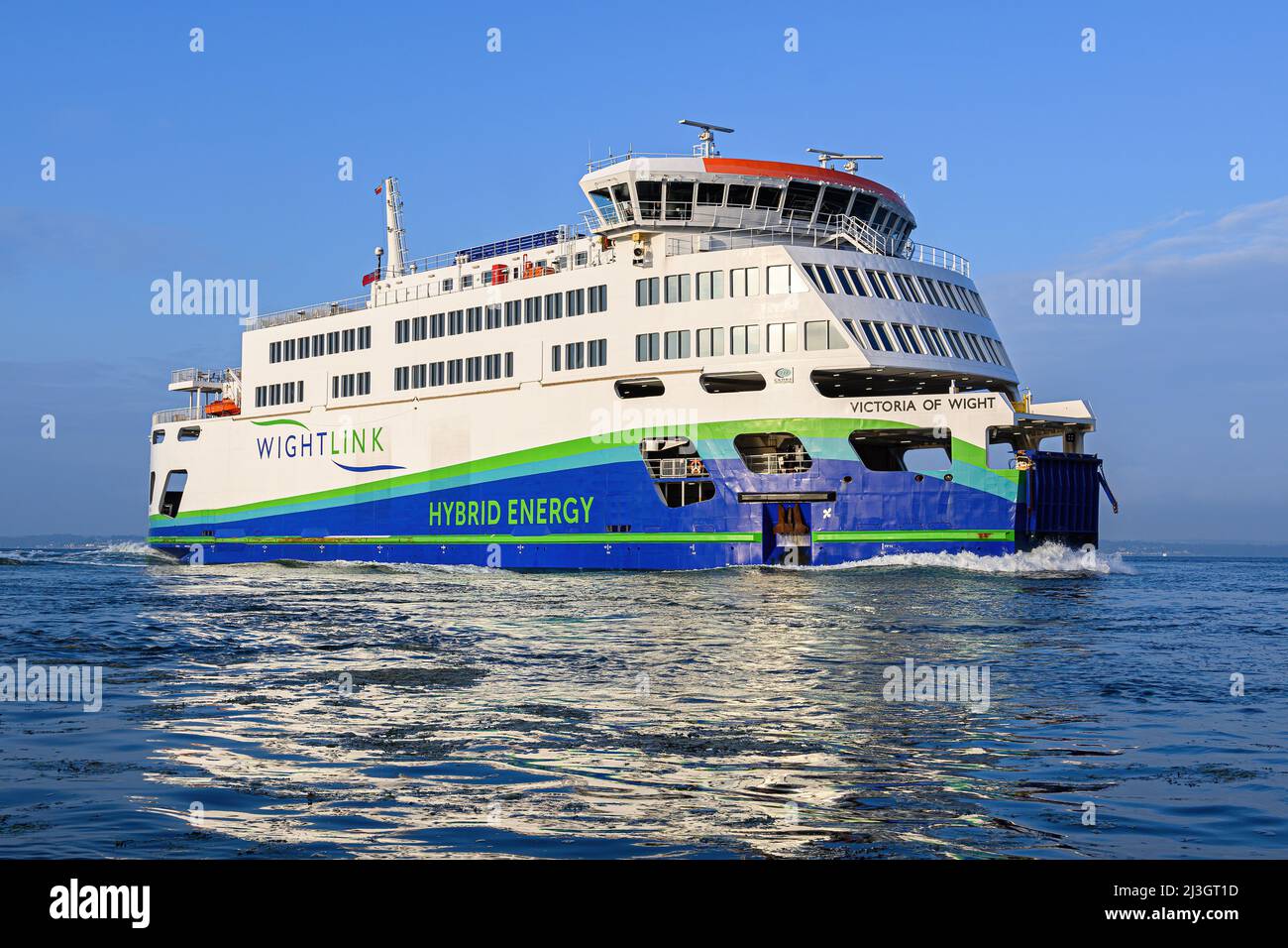 Victoria of Wight ist eine Hybridfähre, die von Wightlink Ferries über den Solent zwischen Portsmouth und Fishbourne auf der Isle of Wight betrieben wird. Stockfoto