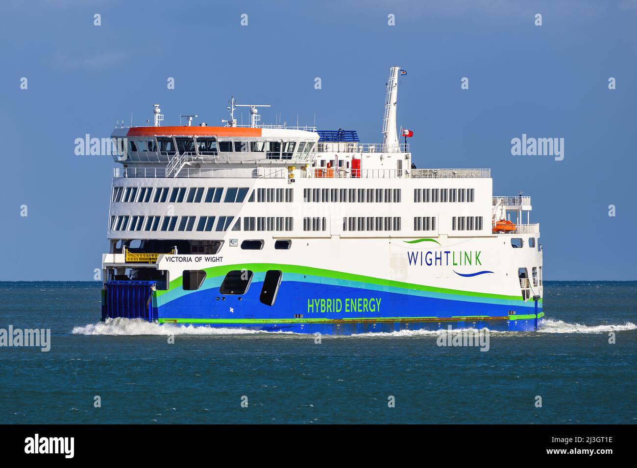 Victoria of Wight ist eine Hybridfähre, die von Wightlink Ferries über den Solent zwischen Portsmouth und der Isle of Wight im April 2022 betrieben wird. Stockfoto