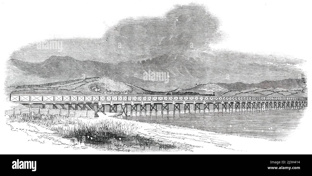 Eröffnung des Viadukts der Whitehaven and Furness Junction Railway - Duddon Sands, 1850. Eines der interessanten Objekte auf der Strecke ist das Viadukt über Duddon Sands, das die Grenze zwischen Cumberland und Lancashire bildet. [Das Viadukt ist] eine sehr schöne hölzerne Struktur, und von großen strength...it ist fast 400 Yards lang und hat nicht weniger als neunundvierzig Öffnungen'. Aus „Illustrated London News“, 1850. Stockfoto