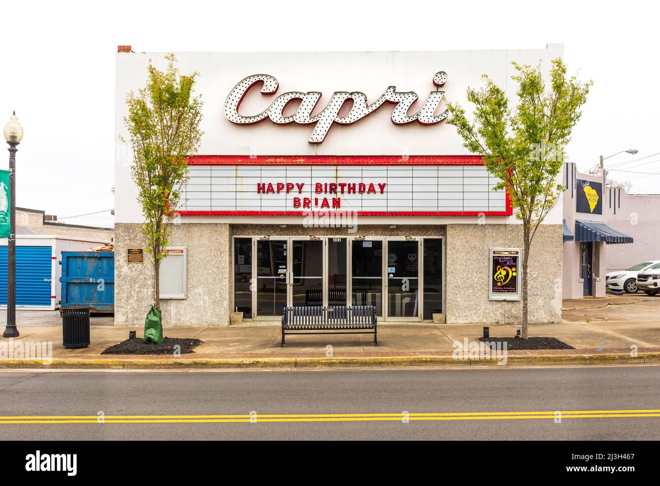 GAFFNEY, S.C., USA-2 APRIL 2022: Das Capri Theater in der Limestone Street in der Innenstadt von Gaffney. 1908 als Besprechungsraum erbaut. Stockfoto