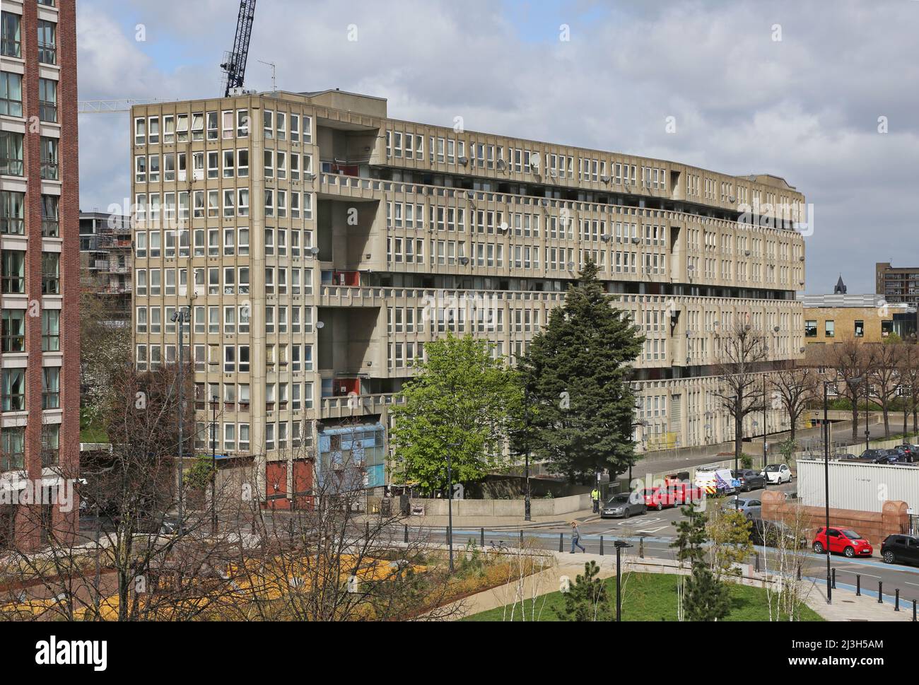 Robin Hood Gardens (East Block), die berühmte brutalistische Wohnsiedlung aus dem Jahr 1960s im Osten Londons, Großbritannien, von Alison & Peter Smithson. Bald abgerissen werden. Stockfoto