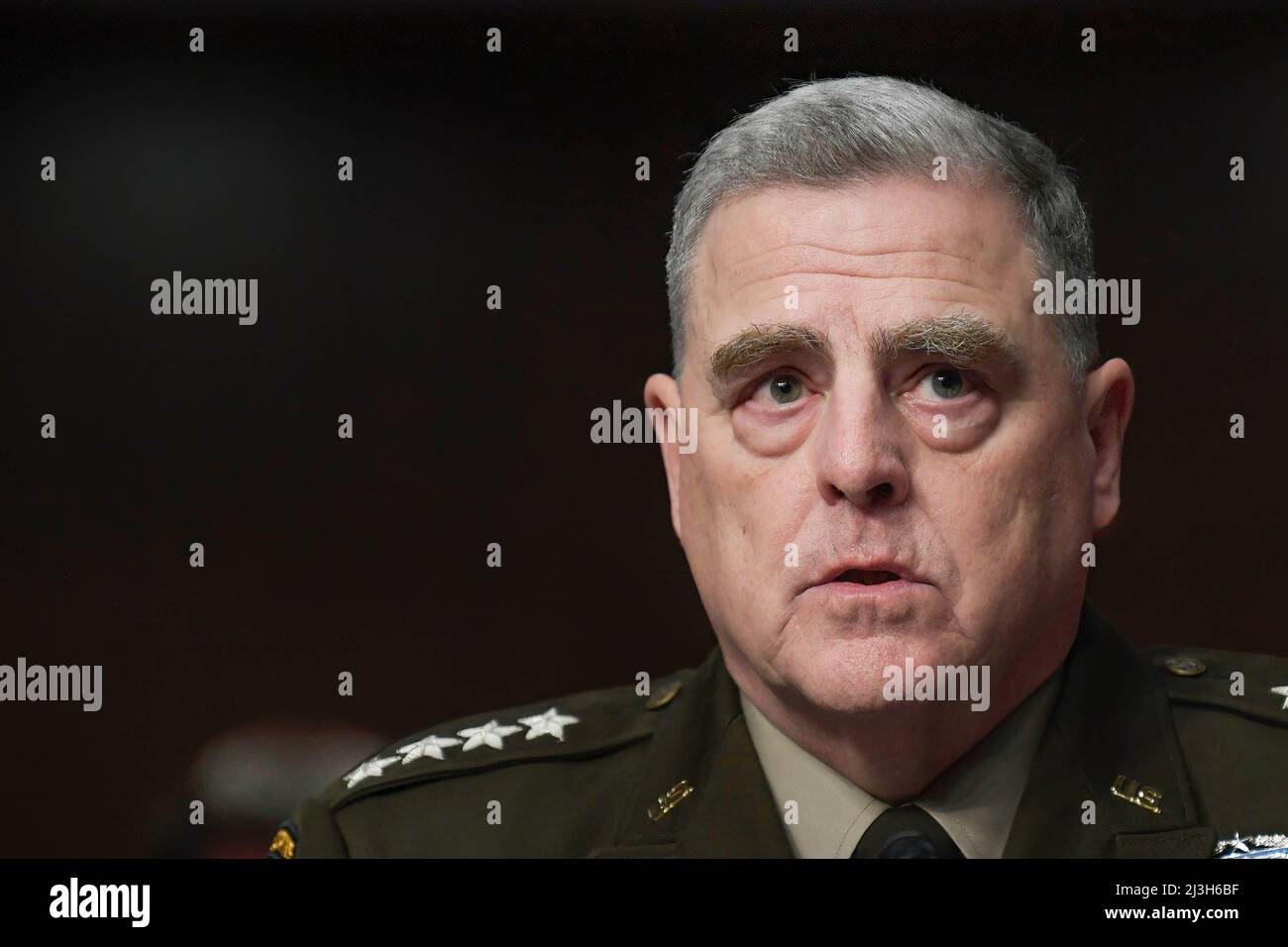 Washington, Usa. 07. April 2022. DER US-Vorsitzende des Joint Chief of Staff, Gn Mark A. Milley, bezeugt vor dem Armed Services Committee den Antrag auf Genehmigung des Verteidigungshaushalts für das Geschäftsjahr 2023 während einer Anhörung im Dirksen Senat/Capitol Hill in Washington. Kredit: SOPA Images Limited/Alamy Live Nachrichten Stockfoto