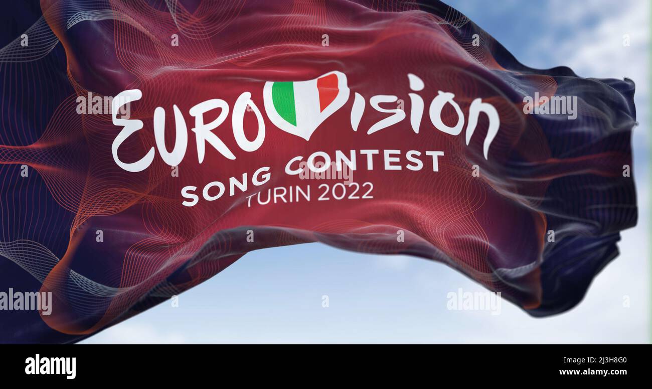 Turin, Italien, Januar 2022: Die Flagge des Eurovision Song Contest 2022-Logos winkt im Wind. Die Ausgabe 2022 findet in Turin, Italien statt Stockfoto