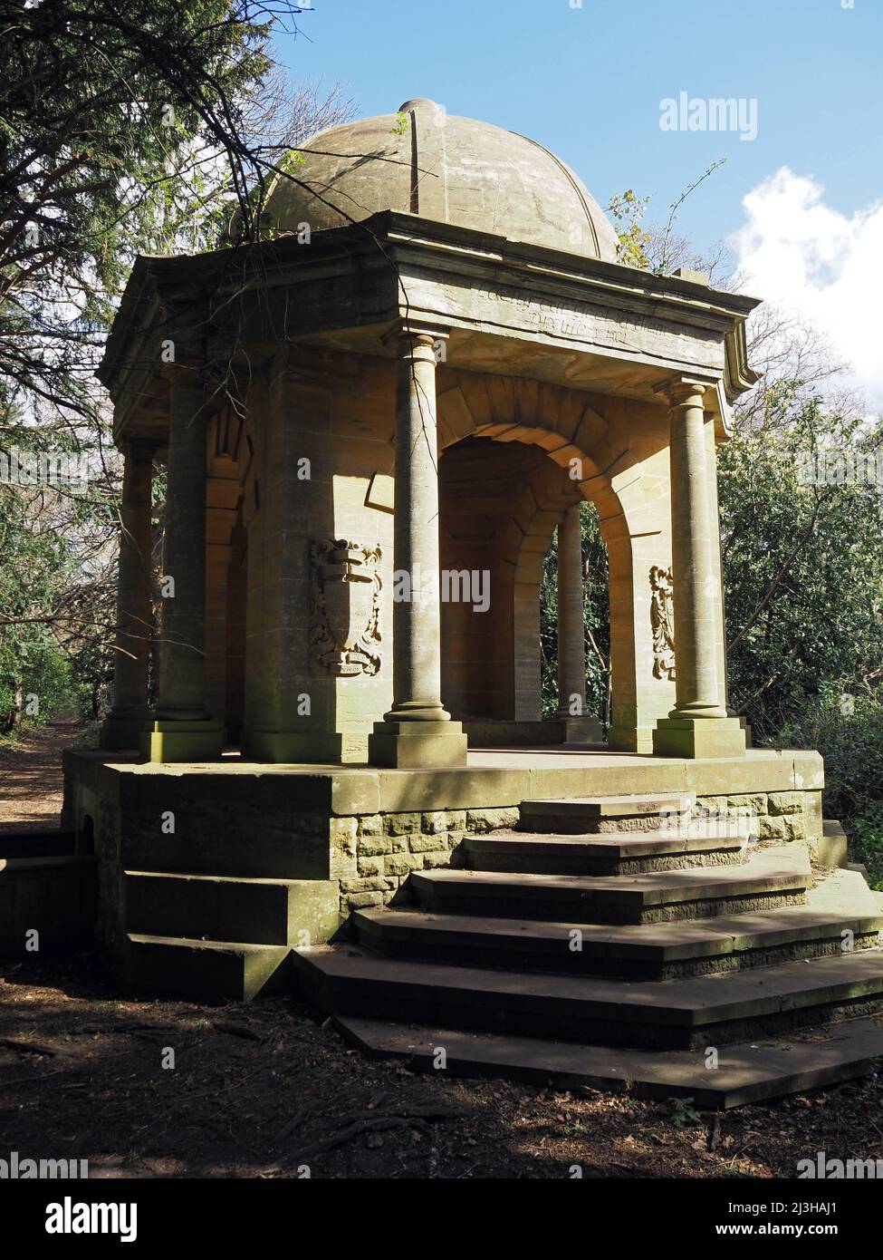 Sir Henry Samuelson Mausoleum 'Temple of Sleep' Wisley und Ockham Common, Chatley Heath, Surrey, Großbritannien. Stockfoto