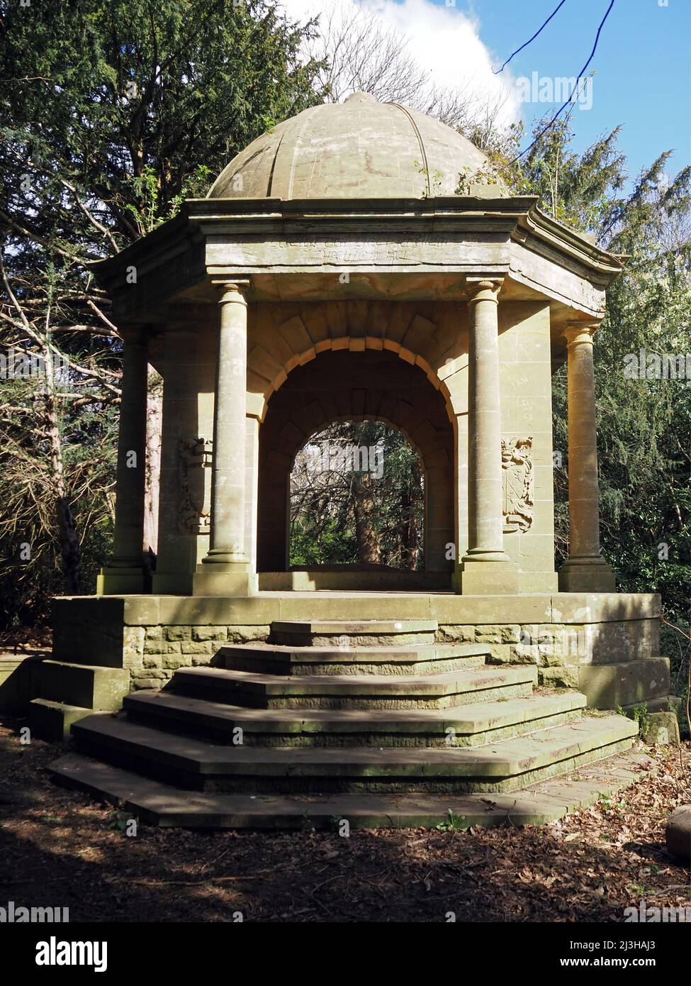 Sir Henry Samuelson Mausoleum 'Temple of Sleep' Wisley und Ockham Common, Chatley Heath, Surrey, Großbritannien. Stockfoto
