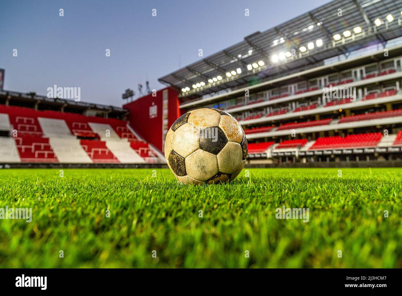Blick vom Spielfeld auf das UNO-Stadion von Estudiantes de La Plata Stockfoto