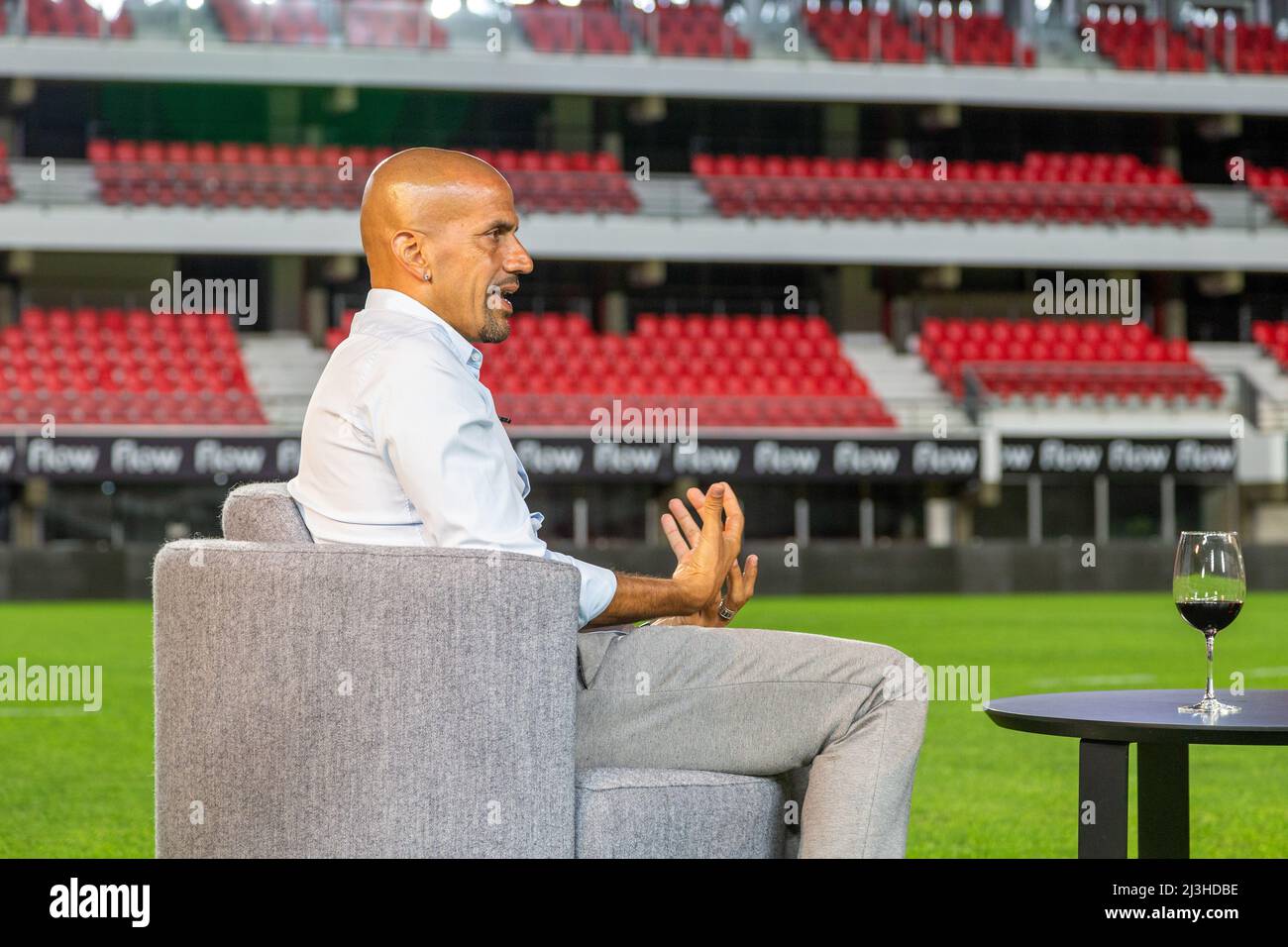 Juan Sebastian Veron in einem Interview mit einer lokalen TV-Show im UNO-Stadion von Estudiantes de La Plata Stockfoto