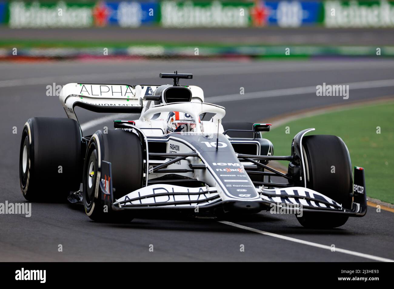Melbourne, Australien. 08. April 2022. Pierre Gasly (FRA) vom Team AlphaTauri während des Jahres FP2 beim Australian Formel 1 Grand Prix auf der Albert Park Grand Prix Strecke am 8. April 2022. Quelle: Corleve/Alamy Live News Stockfoto