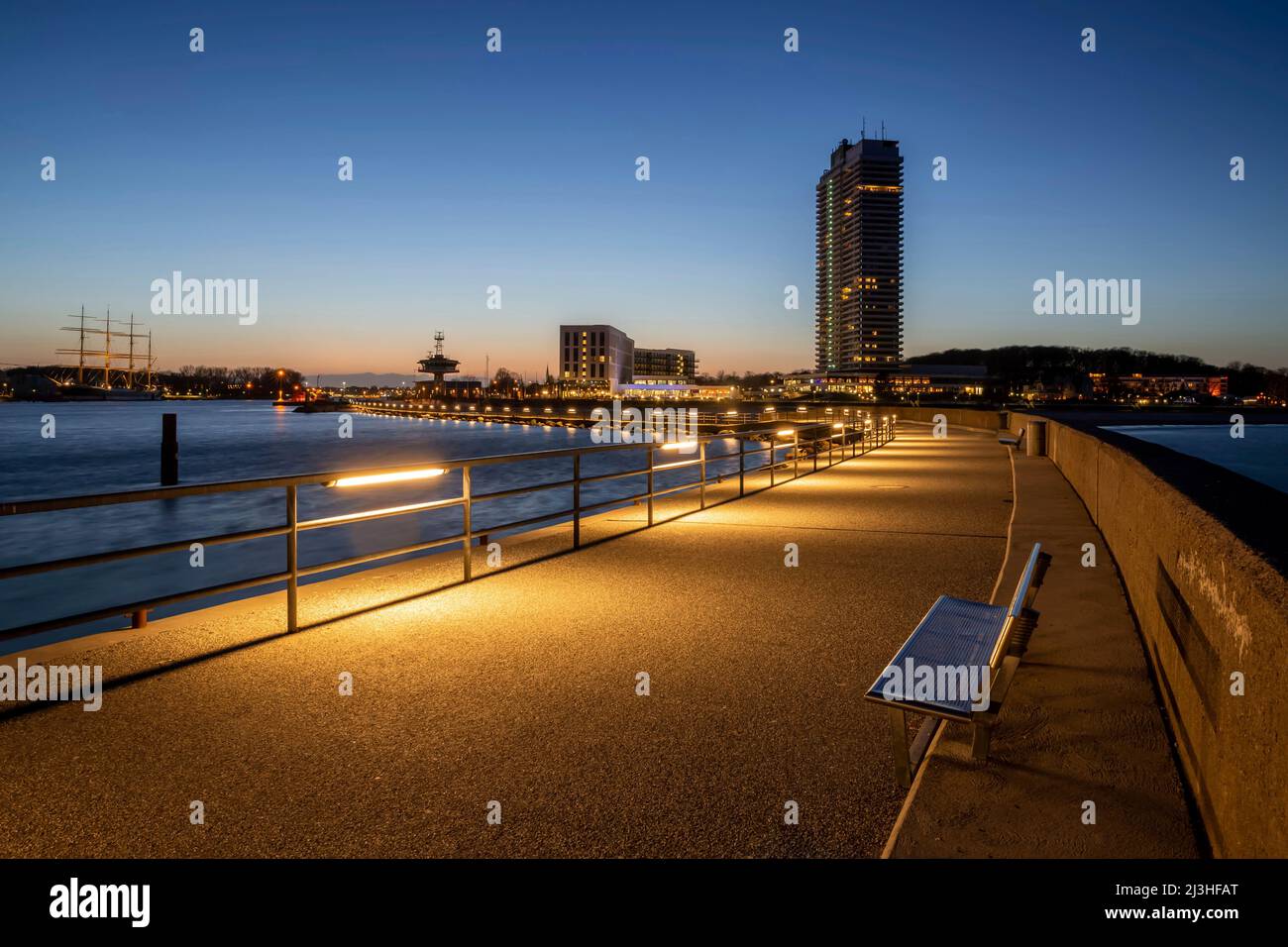 Promenade in Lübeck Travemünde am Abend Stockfoto