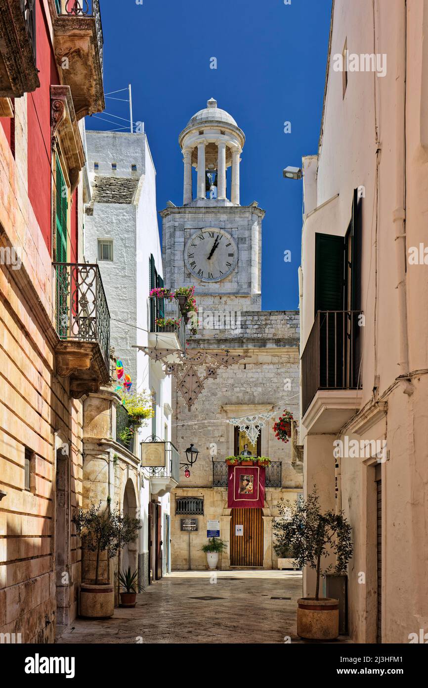 Gasse in Locorotondo, Italien, Apulien Stockfoto