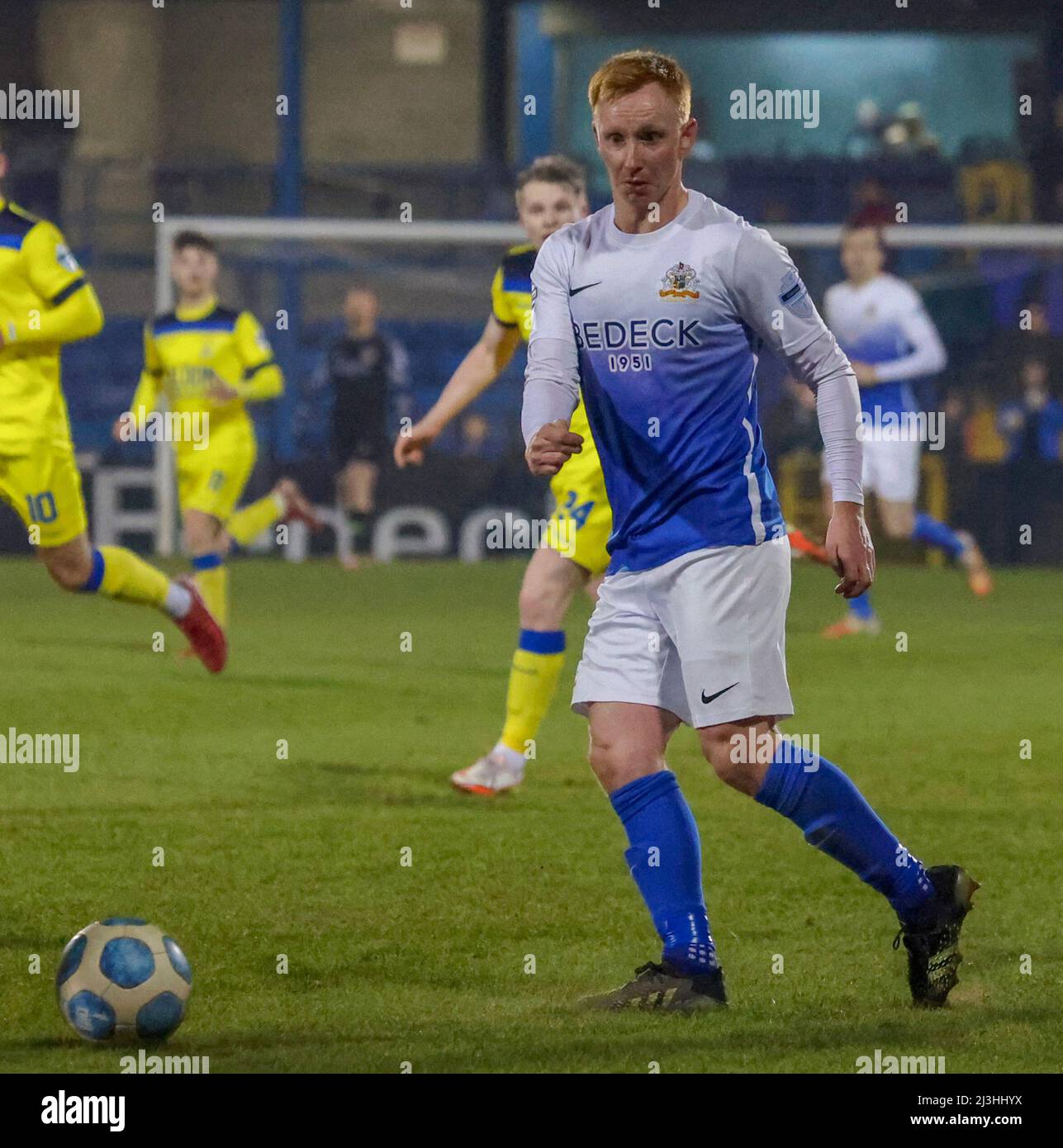 Mourneview Park, Lurgan, Nordirland. 25. Januar 2022. Danske Bank Premiership – Glenavon (blau) / Glenavon. Action vom Mourneview Park. Glenavon-Spieler Robert Garrett. Stockfoto