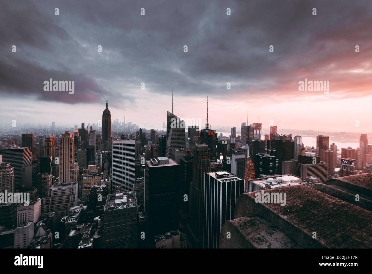 Midtown West, New York City, NY, USA, Blick von der Spitze der Felsen über manhattan Stockfoto