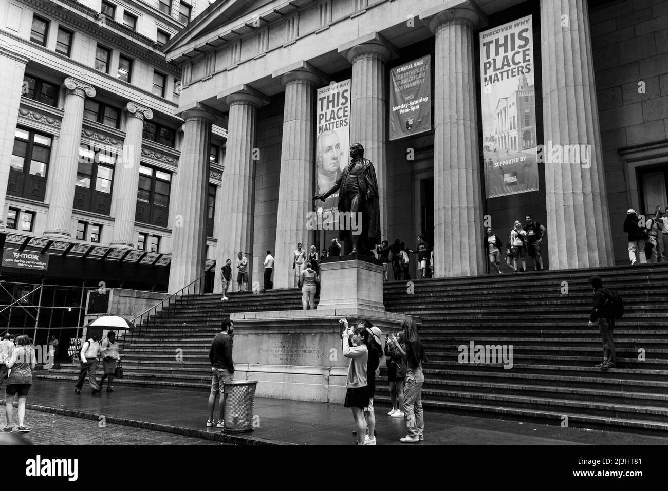 Wall Street Station, New York City, NY, USA, Fassade der Federal Hall mit der Washington Statue auf der Vorderseite Stockfoto