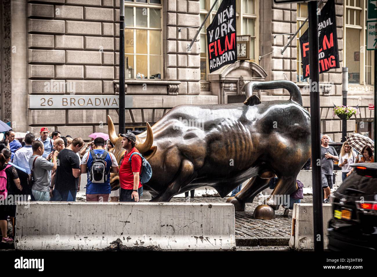 Financial District, New York City, NY, USA, der Wahrzeichen Charging Bull in Lower Manhattan steht für aggressiven finanziellen Optimismus und Wohlstand Stockfoto