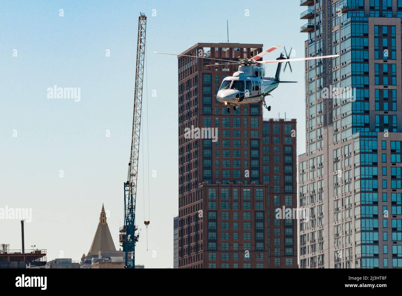 Manhattan, New York City, NY, USA, Ein Hubschrauber und einige Wolkenkratzer in Manhattan Stockfoto