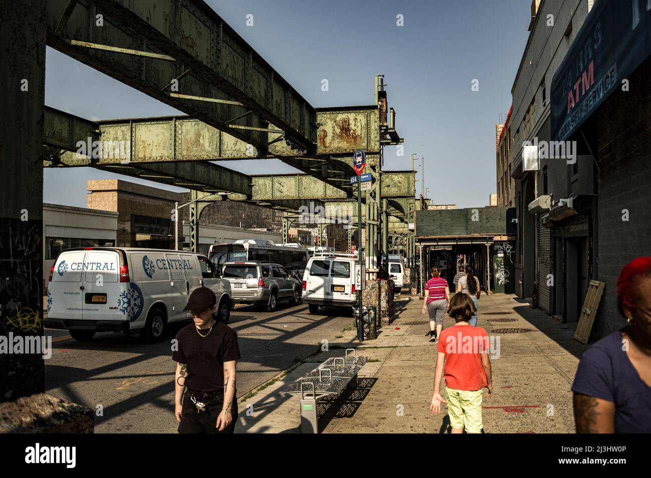 Myrtle AV/Broadway, New York City, NY, USA, Menschen auf den Straßen von Brooklyn Stockfoto