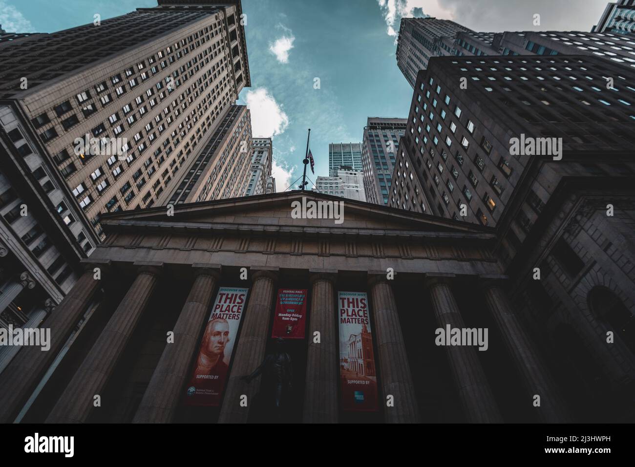 Broad Street, New York City, NY, USA, Fassade der Federal Hall mit Washington Statue auf der Vorderseite Stockfoto