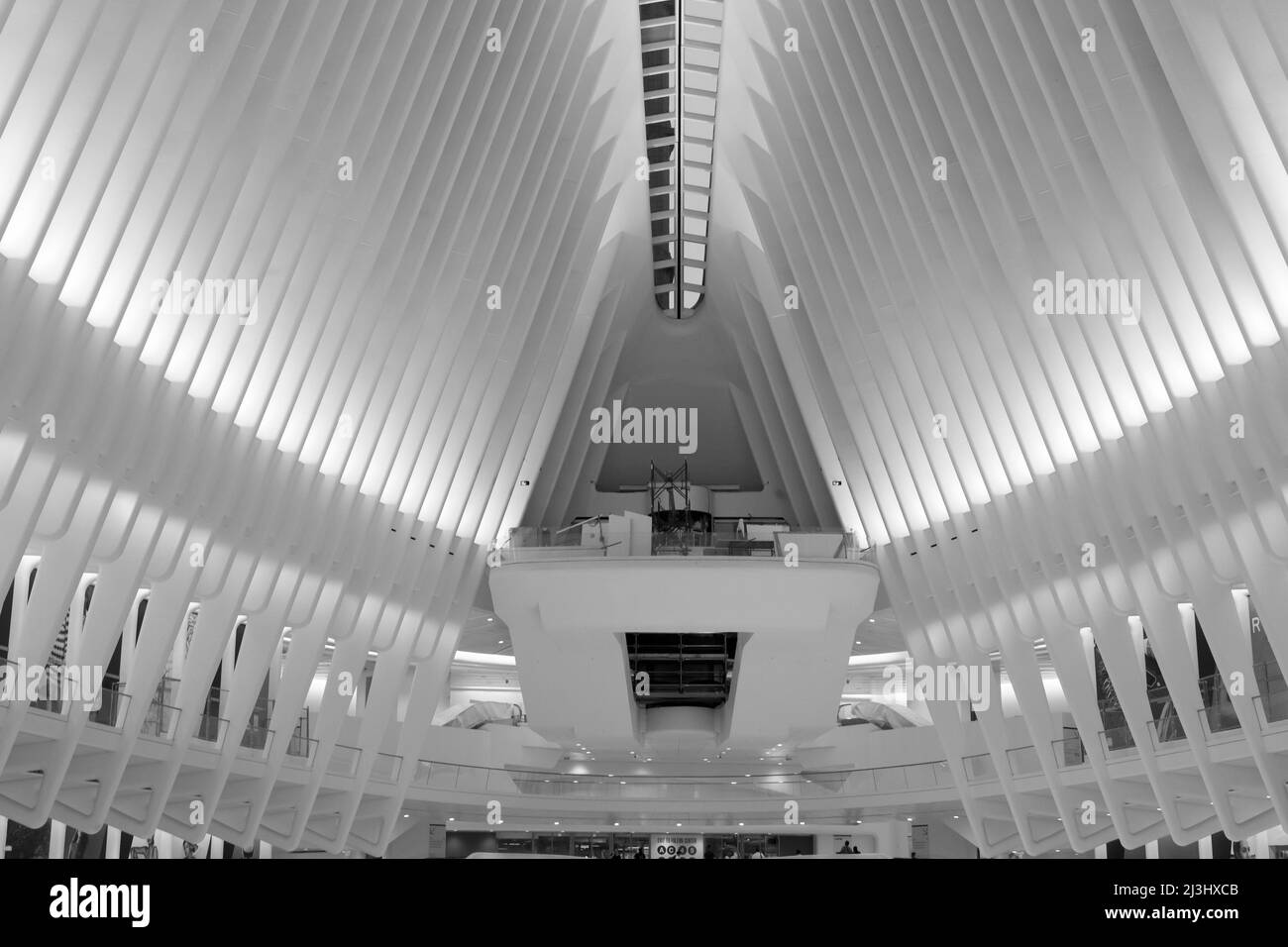 WORLD TRADE CENTER, New York City, NY, USA, World Trade Center Transportation Hub oder Oculus von Santiago Calatrava Architekt im Finanzdistrikt innen entworfen Stockfoto