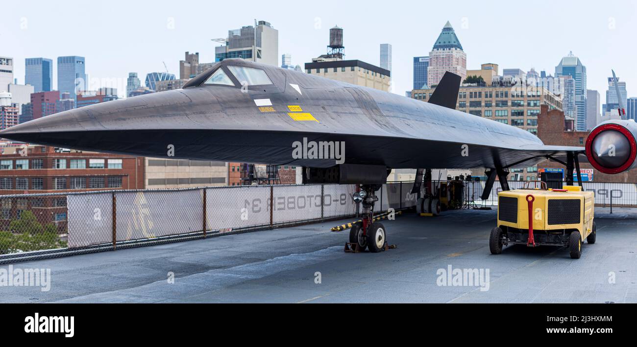 12 AV/W 46 ST, New York City, NY, USA, Lockheed A-12, Projekt oxcart 'Blackbird', 1976 im Intrepid Sea, Air & Space Museum - ein amerikanisches Militär- und maritimes Geschichtsmuseum zeigt den Flugzeugträger USS Intrepid. Stockfoto