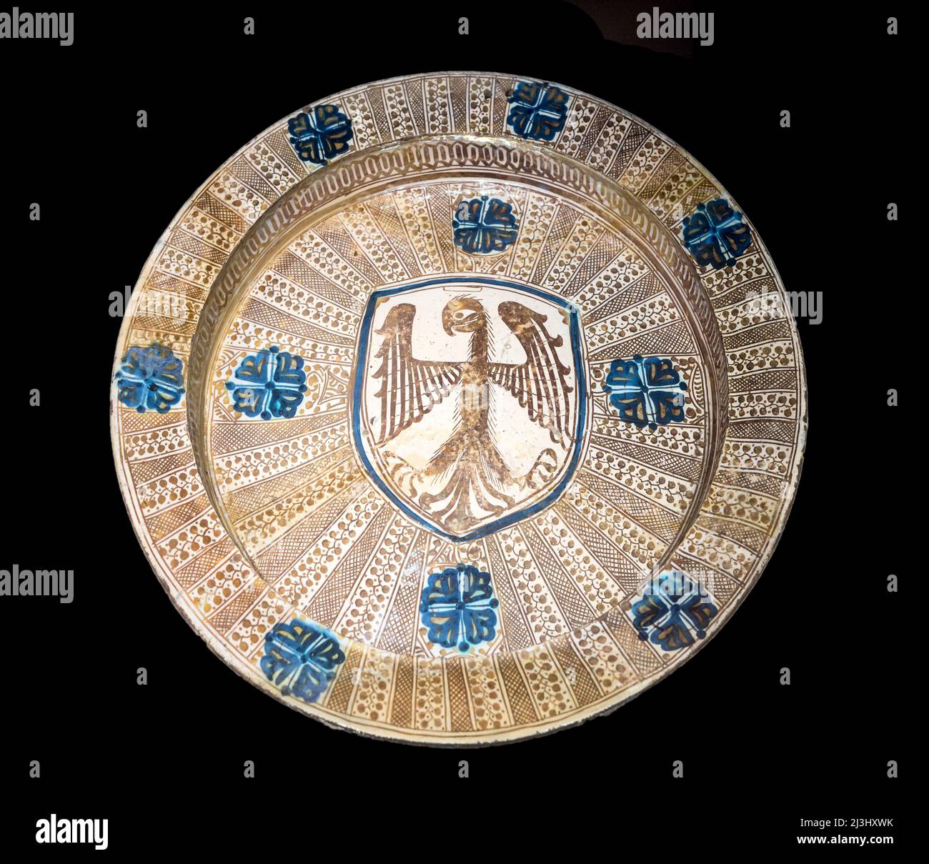 Mudejar, Keramikschale mit Goldglasur aus Lustreware, 15.. Jahrhundert, aus Manises, Valencia, Spanien. Manisanische Lusterware wurde von islamischen Designs beeinflusst Stockfoto