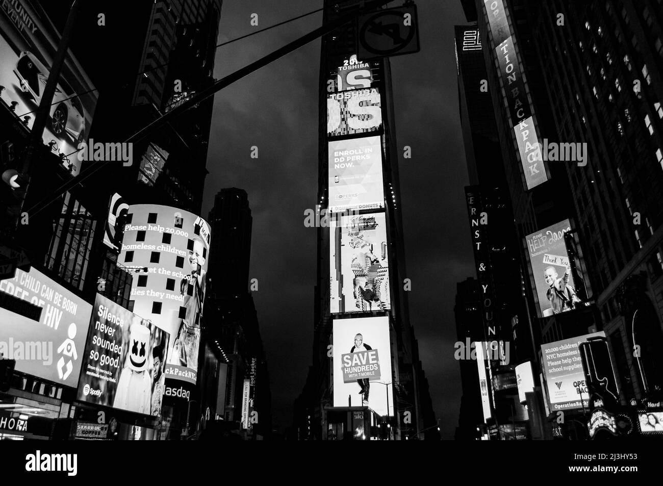 Theaterviertel, New York City, NY, USA, Times Square ist voller Neonlichter Stockfoto