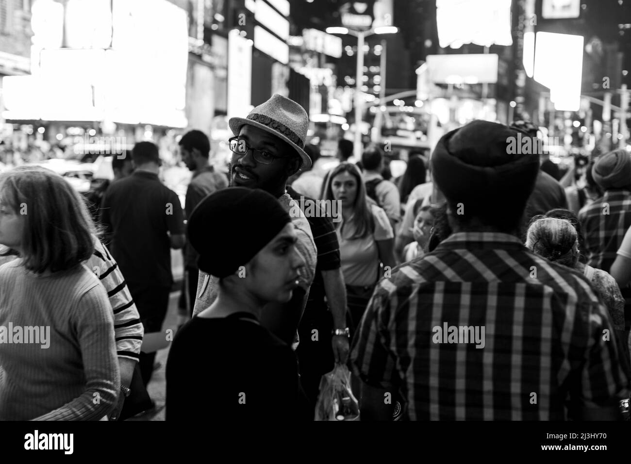 Theaterdistrikt, New York City, NY, USA, viele Leute auf der Straße am Times Square Stockfoto