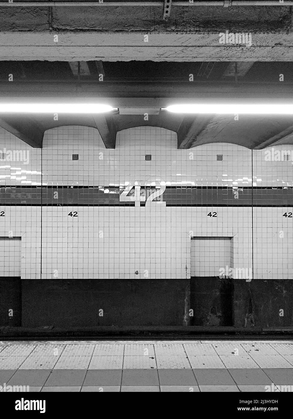 HAFENBEHÖRDE BUS Terminal New York City, NY, USA, 42. Metrostation Stockfoto