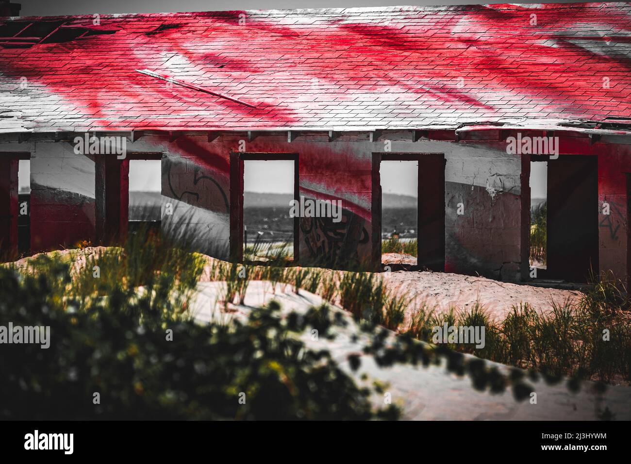 FORT TILDEN/ROCKAWAY BEACH, New York City, NY, USA, 'Beach House' Seafront Art Installation von Katharina Grosse in NY–€™s Fort Tilden Stockfoto