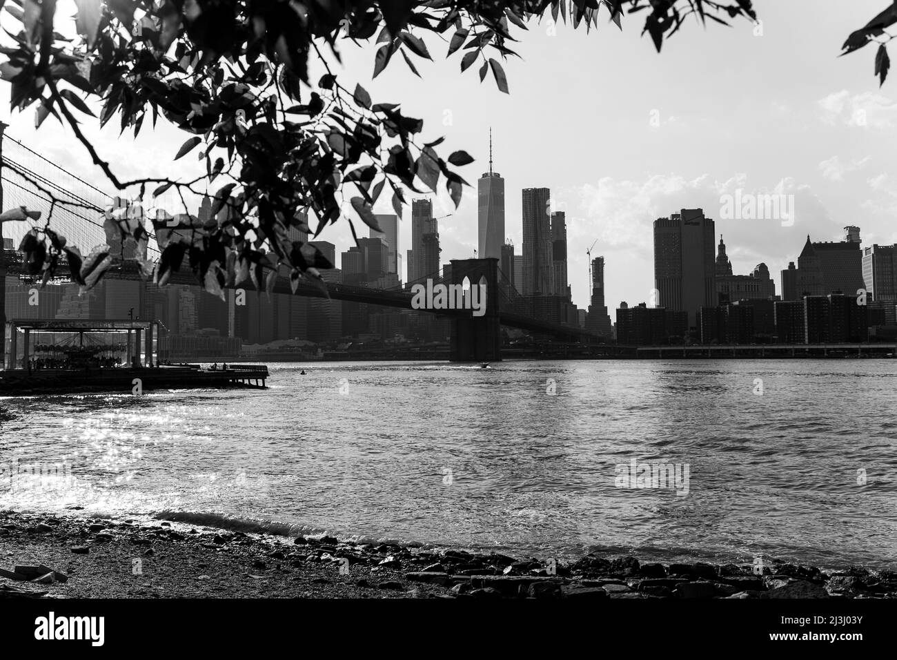 DUMBO, New York City, NY, USA, Brooklyn Bridge über East River Stockfoto