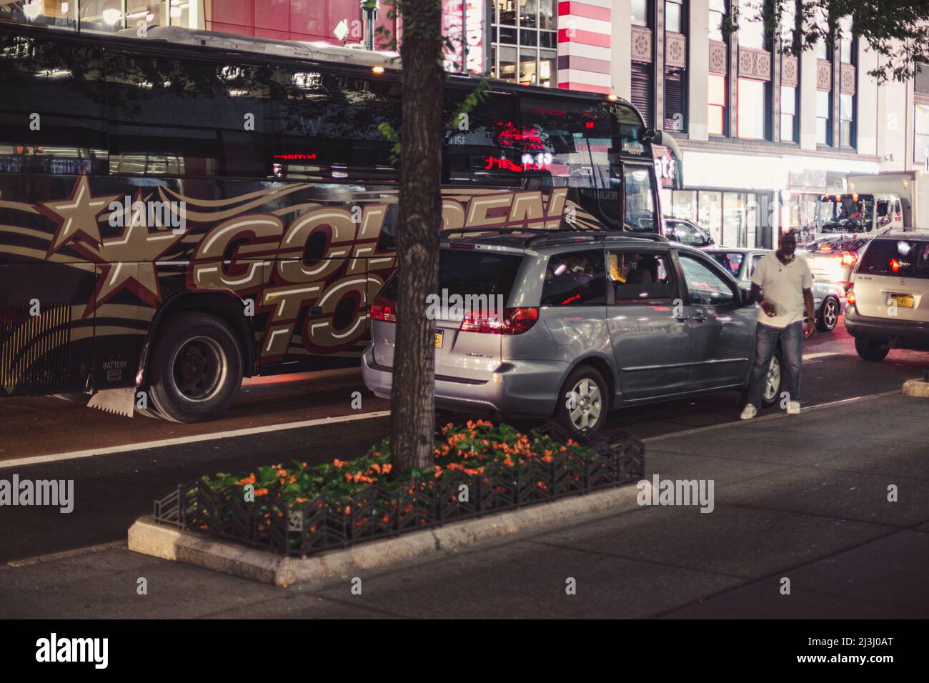 GARMENT DISTRICT, New York City, NY, USA, ein Reisebus Stockfoto