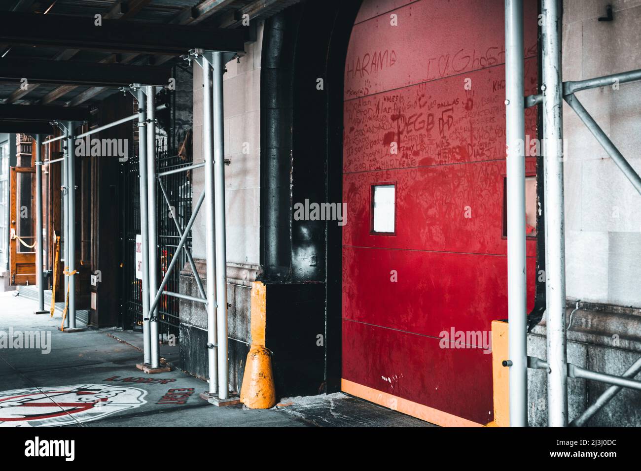 14 NORTH MOORE ST, New York City, NY, USA, The Hook & Ladder 8 Firehouse. Die Feuerwache wurde im Film Ghostbusters berühmt. Gelegen in Tribeca, Lower Manhattan. Stockfoto