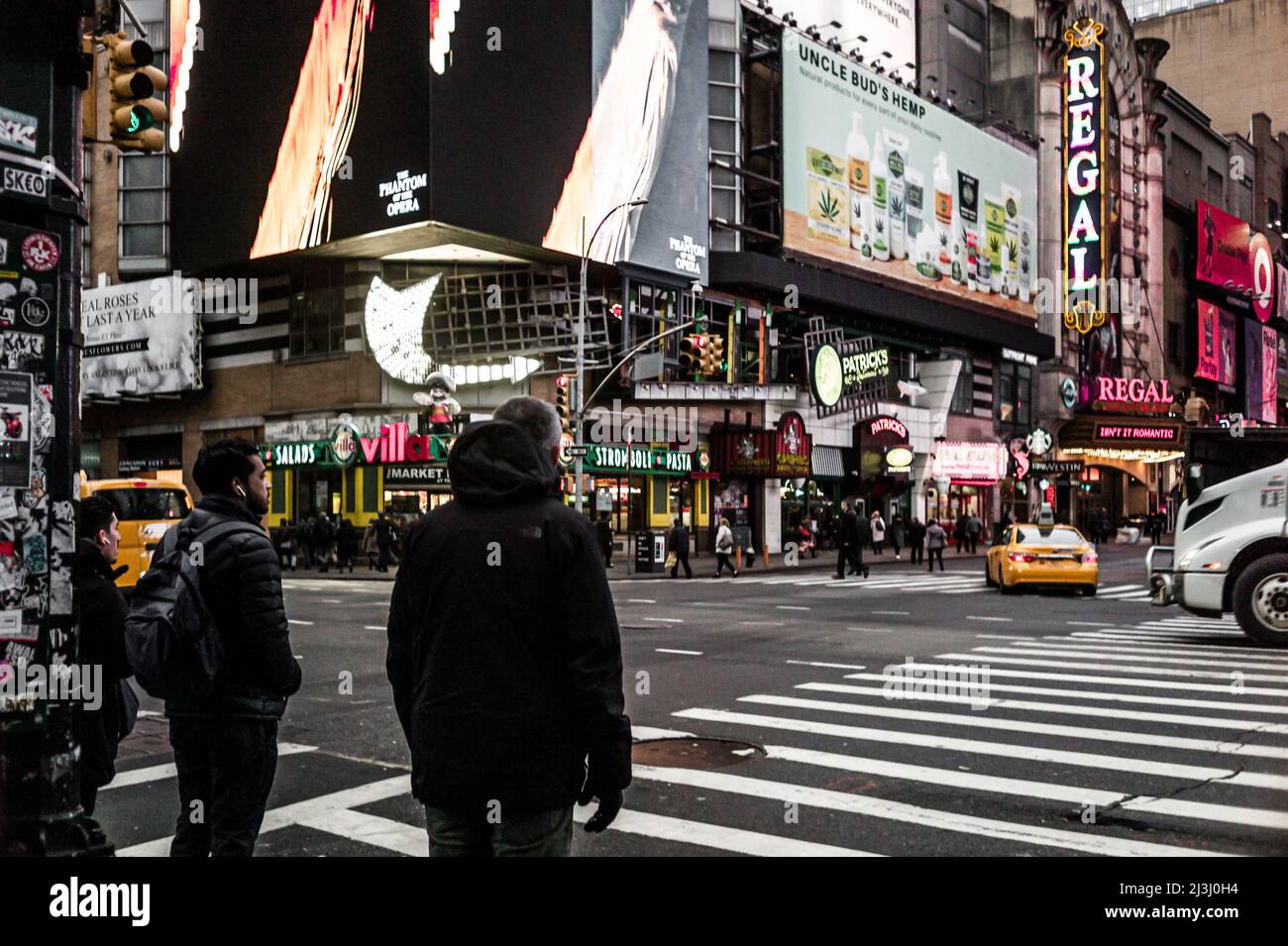 8 AV/W 43 ST, New York City, NY, USA, Street Scene in Manhattan Stockfoto