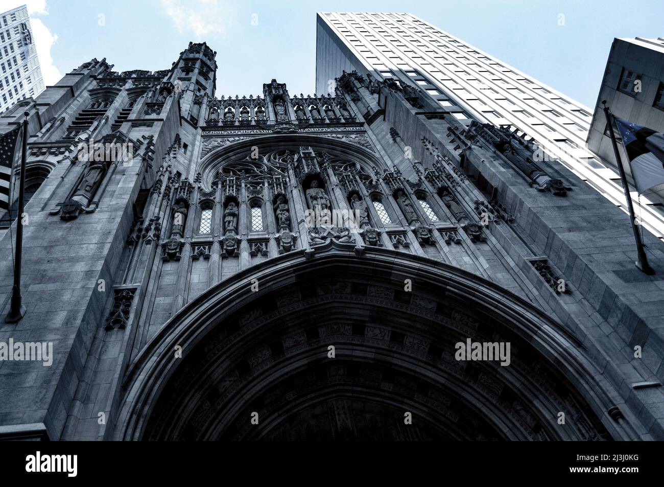 5 AVENUE & WEST 54 ST, New York City, NY, USA, Eingang zur St. Thomas Episcopal Church Stockfoto