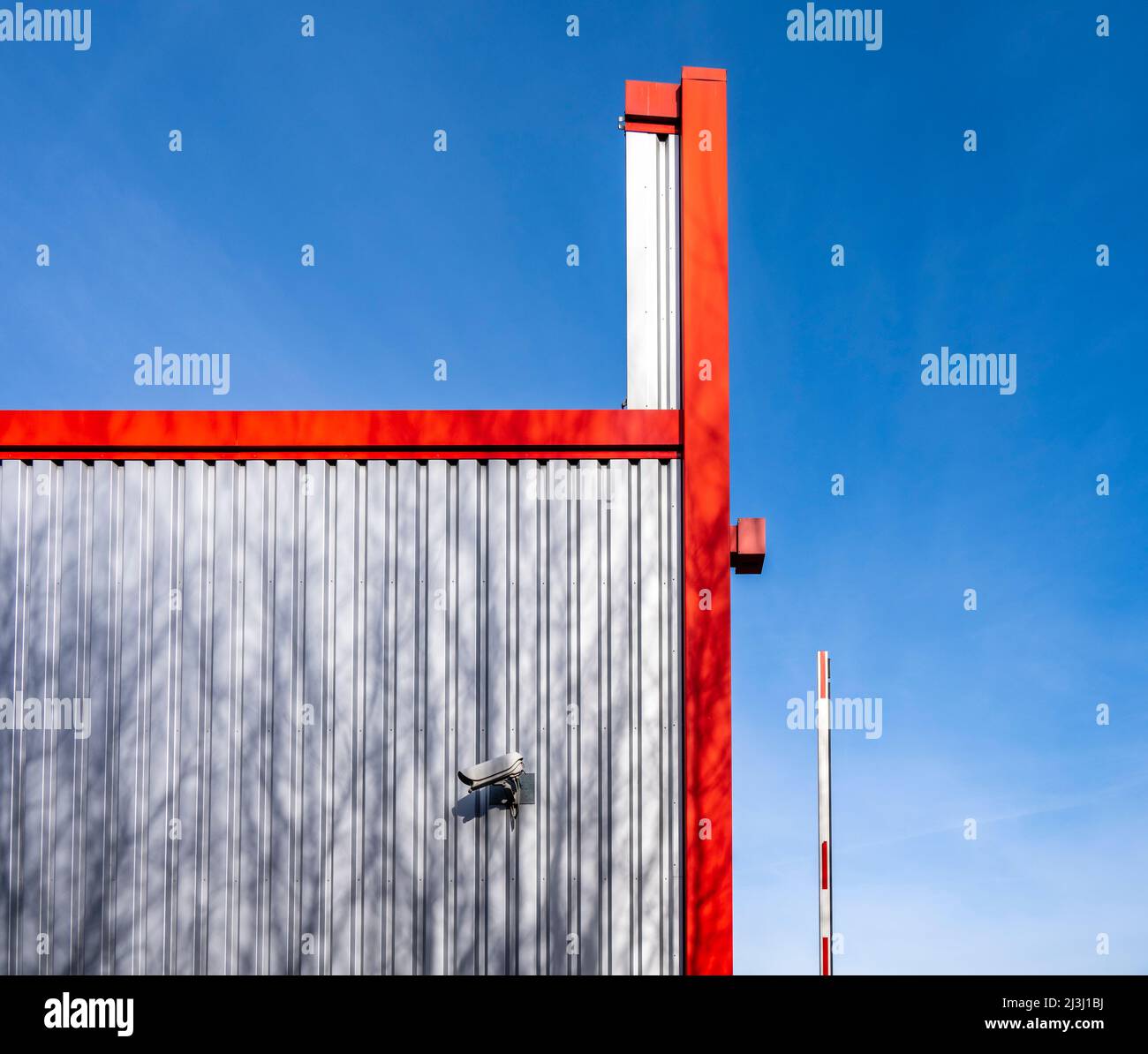 Wellblechgebäude, roter Rahmen, Barriere, rot weiß, Stockfoto